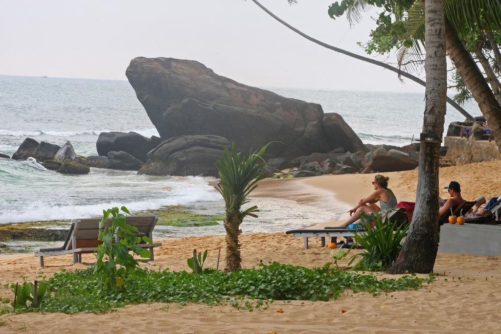 Sayura Beach Hotel Unawatuna Extérieur photo